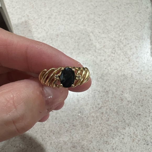 14 karat gold sapphire ring I believe the size is 7 - Picture 4 of 6